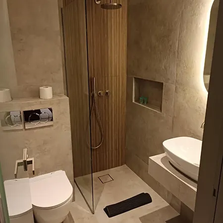 Bara 3* Néos Marmarás