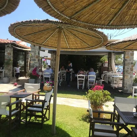 Bara Hotel Néos Marmarás
